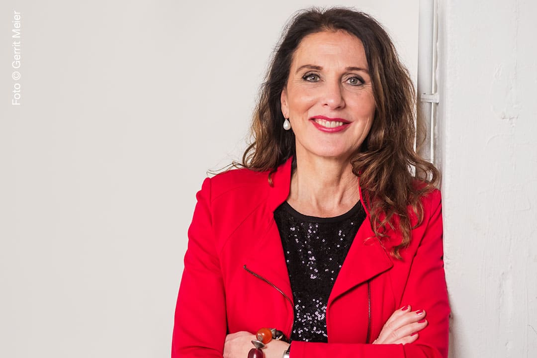 Portrait von Anja Förster – Keynote-Speakerin, Bestsellerautorin und Impulsgeberin für neue Denkweisen